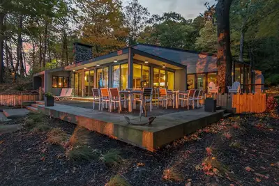 Image de Luxueuse maison du lac Michigan, bois paisibles et accès à la plage privée