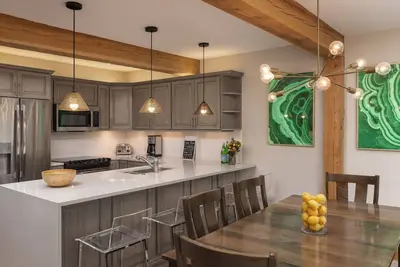 Image de Ski-in / Ski-out! Sommet du village ~ Sommet 209 ~ Incroyable 4 chambres