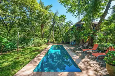 Image de Présenté sur American Dream Tv - Belle maison avec piscine et plage à pied
