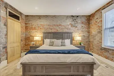 Image de ★ ☆ 1906 Apt | Walk Score 71 | Parking | WiFi rapide