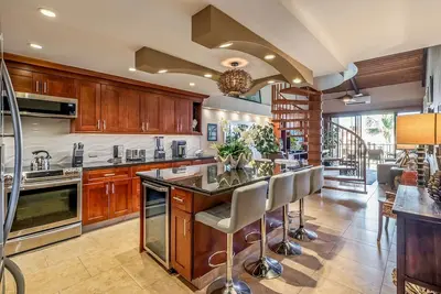 Image de Vue Imprenable REMODELÉE De 2 Chambres Et De L'OCÉAN Avec Des Finitions Modernes