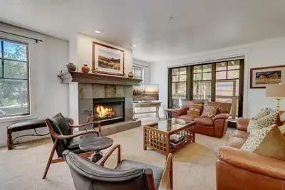 Image de Fabuleux condo à un pâté de maisons de Main St & Town Lift - Slps 8