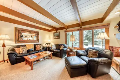 Image de Nouvelle Liste! Charmant condo avec cuisine complète, barbecue au gaz - près du ski!