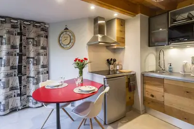 Image de Gîte éco-confortable avec jardin privé, terrasse et aire de jeux, idéal pour télétravail et famille