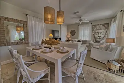 Image de Bali Cottage South Of 30a, Chaises de plage / vélos Tous Les Lits King Derniers Min Specials