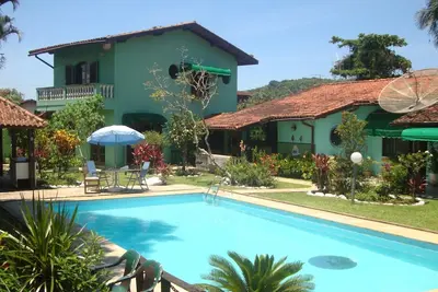 Image de Belle maison avec 7 chambres dont 6 suites {aire de jeu confortable pour les loisirs Wifi}