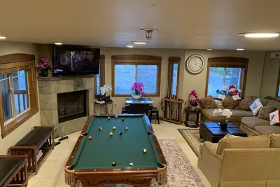 Image de 5 étoiles + ÉNORME + Belle 3 chambres + 4 min à pied de Canyon Lodge!