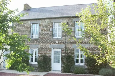 Image de Beautifully Restored Stone Farmhouse in Norman Countryside