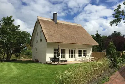 Image de Excl. Cottage avec cheminée, sauna, grande terrasse, jardin, WiFi, chaise de plage