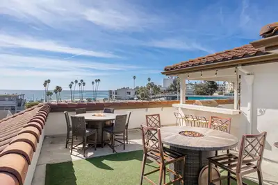 Image de Hou La La! Luxury 5000sf Oceanview of Main Beach / Wharf -Families / Corp Retreats / Groups