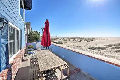 Image de ARRÊTEZ! Voici La Maison. Sur Le Sable. Marchez Dans L'Eau. Grande Maison Familiale!