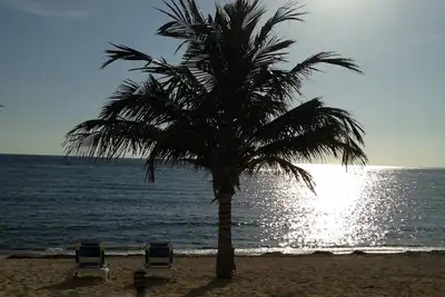 Image de Condo au 1er étage en bord de mer - Sortez de votre terrasse et allez au paradis!