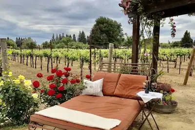 Image de Suite Rose Garden privée à côté du vignoble et de la piscine - Entrée privée
