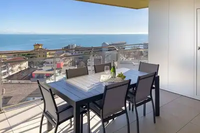 Image de Appartement de vacances avec balcon, air conditionné et internet