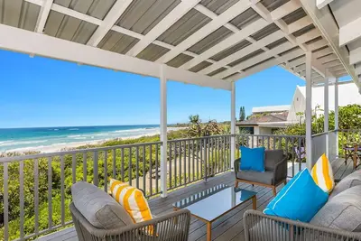 Image de Sandpiper Beach Front House