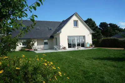 Image de Grande villa 4 chambres moins 100 m plage, jardin privatif vue mer. 8 personnes
