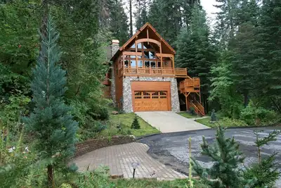 Image de Maison de luxe à l'intérieur des portes de Yosemite et à seulement quelques minutes du fond de la vallée