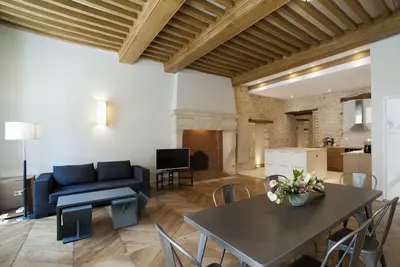 Image de Appartement  luxueux au centre historique de Beaune (Climatisation complète)