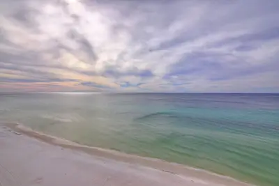 Image de Condo Oceanside 5 étoiles - Pcb West End! Service De Plage Gratuit!