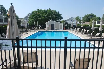 Image de Maison de ville Rehoboth avec piscine! 3 pâtés de maisons à la plage! (À CÔTÉ De La Liste Vrbo # 309410)