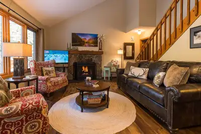 Image de Un chalet de montagne luxueux et confortable - À quelques pas de la rivière Big Thompson