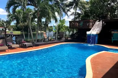 Image de Las Palmas - Accueil Waterfront Resort Pool dans le centre de Miami - 20 personnes