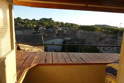 Image de Maison du 16ème siècle avec une loggia ensoleillée sur les toits de la ville