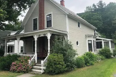 Image de Green Mountain Village Getaway dans la ville pittoresque de Bristol, dans le Vermont.