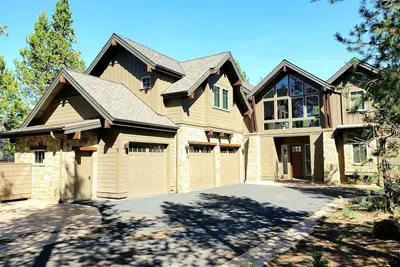 Image de Les taux bas en semaine commencent Sept! Le temps est encore génial! Théâtre / Salle de jeu / Sharc