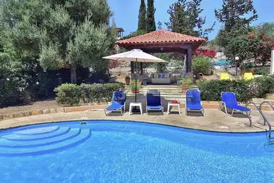 Image de Villa confortable de 2 chambres, emplacement privilégié à Coral Bay, grande piscine, jacuzzi \/ sauna, tennis de table