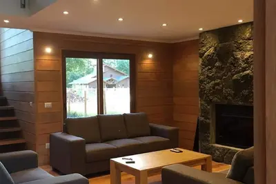 Image de Beau chalet, situé près du centre-ville de Pucon