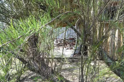 Image de 'La Remise à Bateaux' : Cabane de Pêcheurs les pieds dans l'eau, pointe Médoc