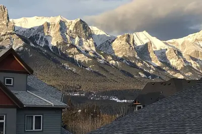 Image de Canmore Condo for 7 - Mountain Escape avec une vue imprenable