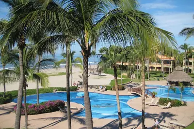 Image de Two Bedroom \/ Two Bath Condo dans un Premier privée fermée Golf & Beach Resort.