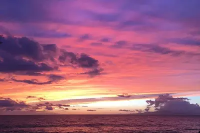 Image de Condo de luxe magnifiquement rénové à quelques pas du sable sur la première plage de Kihei!