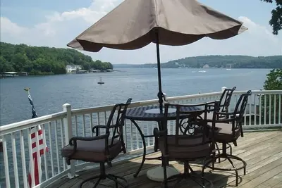 Image de la maison au bord du lac avec vue imprenable, le capitaine Rons No-Wake Cove, Location de bateaux