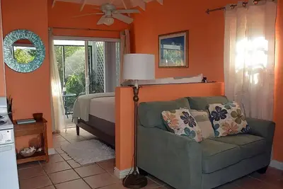 Image de Pelican Cottage - Minutes de Grace Bay Beach! ! Vélos incuded! ! / Car 4 Rent! !