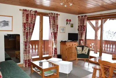 Image de Appartement spacieux proche télécabine avec terrasse et WiFi