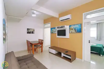 Image de Beau 2 chambres rénové pour 6 personnes sur le bloc de la plage!