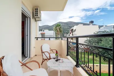 Image de Appartement confortable avec vue imprenable sur la montagne, Ă seulement 5 min de la plage