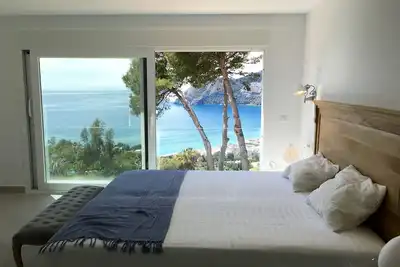 Image de Piscine chauffée 28c avec les meilleures vues sur la baie