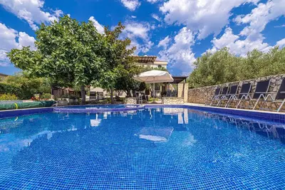 Image de Villa Haya - studio apartment Maslina with heated pool
