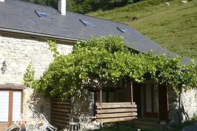 Image de Gîte Jaune - Maison sur propriété de 5 ha, piscine, sauna, animaux,