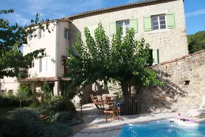 Image de Tres Beau Mas Au Coeur Du Village De Courry