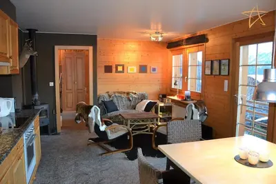 Image de Extérieur : appartement pour 4 personnes au rez-de-chaussée, balcon\/terasse -Intérieur : 63m2, séjo