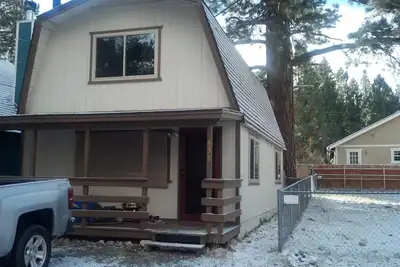 Image de Profitez d'un paradis hivernal au Cozy Cabin Retreat!