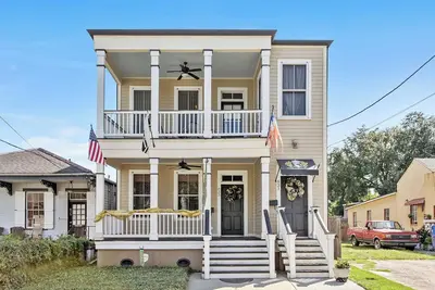 Image de Luxe 4bdrm Maison Contemporaine (coeur du quartier résidentiel pâtés de maisons du magazine Shopping)