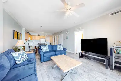 Image de Nouvelle Liste! Condo en bord de mer avec piscine et bain à remous communs, près de Pier Park!