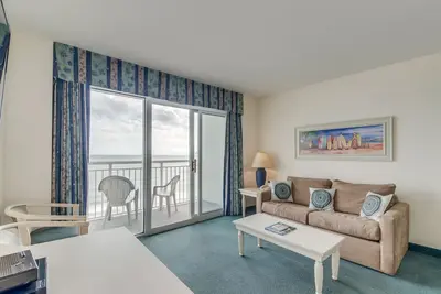 Image de Condo en bord de mer, grand complexe hôtelier, tonnes d'équipements de la piscine (dans la tour 3)