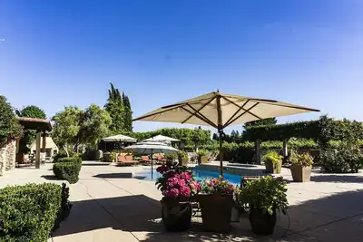 Image de Studio King au bord de la piscine avec entrée privée dans le vignoble